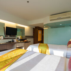 Отель The Bliss Suite Patong Улучшенный номер с различными типами кроватей фото 4