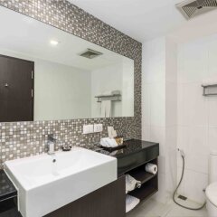Отель Maitria Sukhumvit 18 Bangkok – A Chatrium Collection 4* Улучшенный номер фото 7