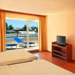 Star Inn Hotel Salzburg Zentrum, by Comfort 3* Люкс с различными типами кроватей