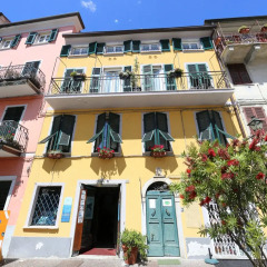 Отель B&B in Piazzetta Сарцана вид на фасад фото 2