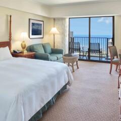 Отель Hilton Hawaiian Village Waikiki Beach Resort 4* Стандартный номер с двуспальной кроватью фото 6