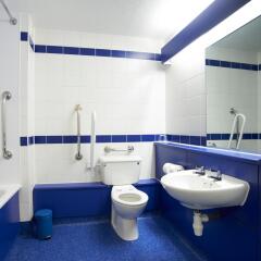 Отель Travelodge Ashton Under Lyne ванная