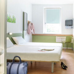 Отель Ibis Budget Berlin Alexanderplatz Германия, Берлин - отзывы, цены и фото номеров - забронировать отель Ibis Budget Berlin Alexanderplatz онлайн комната для гостей фото 2