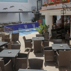 Hotel Neptuno бассейн