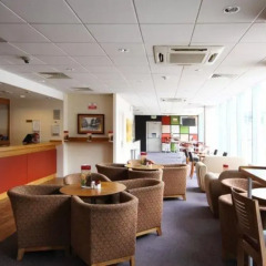 Отель Travelodge Hatfield Central гостиничный бар