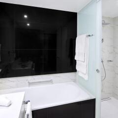 Отель Hilton Tallinn Park 4* Номер Делюкс с разными типами кроватей фото 2
