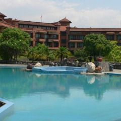 Отель The Fulbari Resort & Spa Непал, Покхара - отзывы, цены и фото номеров - забронировать отель The Fulbari Resort & Spa онлайн бассейн фото 2