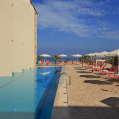 Agelia Beach Hotel бассейн