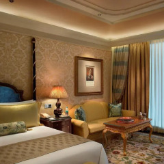 Отель The Leela Palace New Delhi 5* Номер Премьер