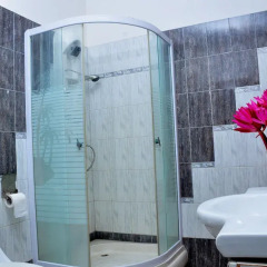 Отель WASANA Beach Hotel & Restaurant Шри-Ланка, Индурува - отзывы, цены и фото номеров - забронировать отель WASANA Beach Hotel & Restaurant онлайн ванная фото 2