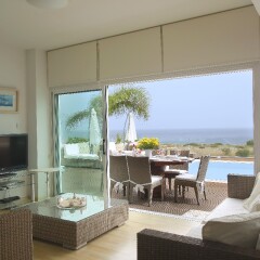 Отель Leonies By The Sea Villa комната для гостей фото 4