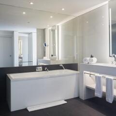 Отель W Barcelona 5* Номер Studio Suite с различными типами кроватей фото 4