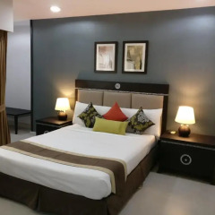 Отель Mac Boutique Suites Sukhumvit Soi 7 4* Люкс Royal