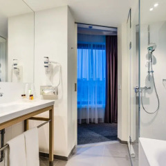 Отель Holiday Inn Warsaw City Centre ванная фото 6
