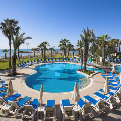 Golden Tulip Golden Bay Beach Hotel Ларнака бассейн фото 4