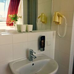 a&t Holiday Hostel Кровать в общем номере с двухъярусной кроватью фото 5