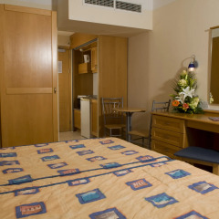 Bayview Hotel by ST Hotels Гзира сейф в номере