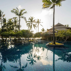 Nusa Dua Beach Hotel & Spa бассейн фото 5