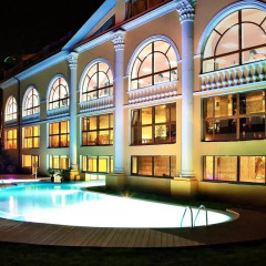 Гостиница Royal Hotels and SPA Resorts Цезарь Украина, Трускавец - отзывы, цены и фото номеров - забронировать гостиницу Royal Hotels and SPA Resorts Цезарь онлайн бассейн