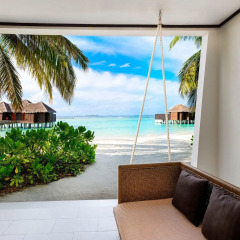 Отель Sheraton Maldives Full Moon Resort & Spa 5* Номер Делюкс Beach front с различными типами кроватей фото 2