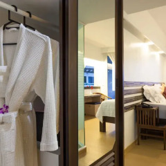 Отель The Bliss Suite Patong Улучшенный номер с различными типами кроватей фото 7