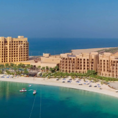 Отель DoubleTree by Hilton Resort & Spa Marjan Island пляж