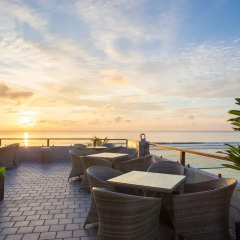 Отель Hulhule Island Hotel Мальдивы, Северный атолл Мале - отзывы, цены и фото номеров - забронировать отель Hulhule Island Hotel онлайн бассейн