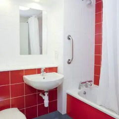 Отель Travelodge London Barking Лондон ванная