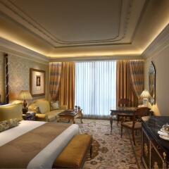 Отель The Leela Palace New Delhi 5* Номер Royal club parlour