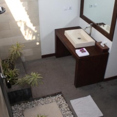 Отель Bale Sampan Bungalows ванная фото 2