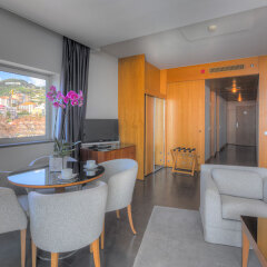 Отель Vidamar Resort Madeira - Half Board Only 5* Люкс с различными типами кроватей фото 3