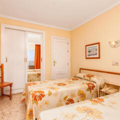 Отель Apartamentos Stella Maris Испания, Фуэнхирола - 1 отзыв об отеле, цены и фото номеров - забронировать отель Apartamentos Stella Maris онлайн комната для гостей фото 2