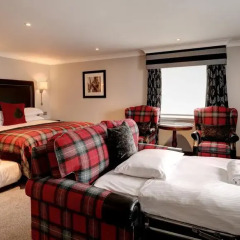 Macdonald Holyrood Hotel 4* Стандартный семейный номер с разными типами кроватей