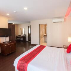 Отель Mac Boutique Suites Sukhumvit Soi 7 4* Люкс Royal фото 3