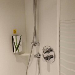 Отель Premier Inn Glasgow Braehead Великобритания, Глазго - отзывы, цены и фото номеров - забронировать отель Premier Inn Glasgow Braehead онлайн ванная фото 4