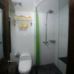 Отель Mingtown Hiker Youth Hostel Китай, Шанхай - отзывы, цены и фото номеров - забронировать отель Mingtown Hiker Youth Hostel онлайн ванная фото 3