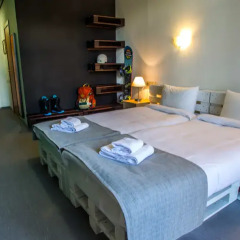 Гостиница Riders Lodge 2* Улучшенный номер с двуспальной кроватью