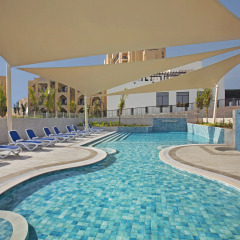 Отель DoubleTree by Hilton Resort & Spa Marjan Island бассейн фото 4