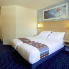 Отель Travelodge London Ilford комната для гостей фото 6