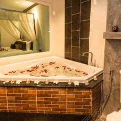 Tanawan Phuket Hotel 3* Люкс с различными типами кроватей фото 2
