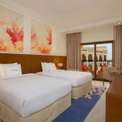 Отель DoubleTree by Hilton Resort & Spa Marjan Island 5* Стандартный номер с различными типами кроватей