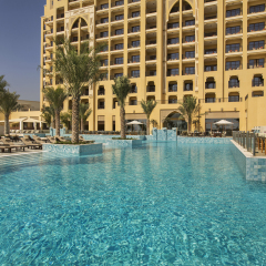 Отель DoubleTree by Hilton Resort & Spa Marjan Island бассейн фото 3