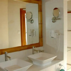 Отель Thulhagiri Island Resort ванная