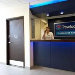 Отель Travelodge Lytham St Annes интерьер отеля
