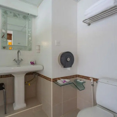 Отель The Bliss Suite Patong Номер Делюкс с различными типами кроватей фото 7