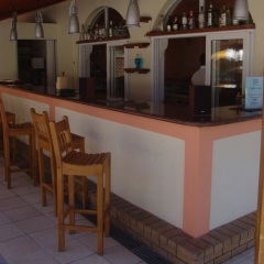Silver Beach Hotel and Annexe Apartments гостиничный бар