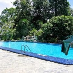 Отель Tassanee Garden Lodge бассейн