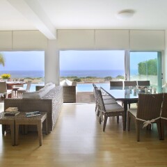 Отель Leonies By The Sea Villa гостиничный бар