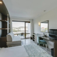 Отель Alua Hawaii Mallorca & Suites 4* Стандартный номер с различными типами кроватей фото 3