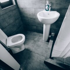 Гостиница Мини-Отель Море и Песок в Севастополе 4 отзыва об отеле, цены и фото номеров - забронировать гостиницу Мини-Отель Море и Песок онлайн Севастополь ванная